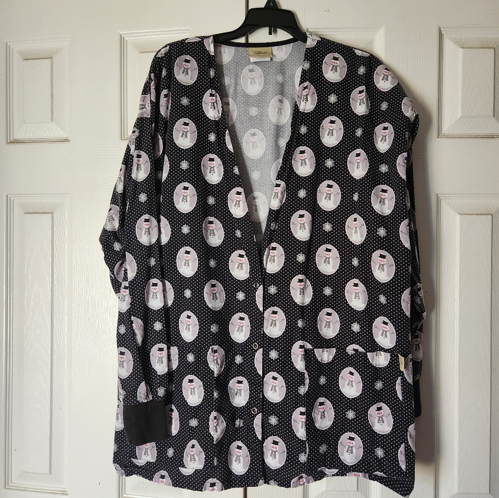 Adorable Snowman Scrub Jacket Size XL Black & White, goes with everything!!! GUC